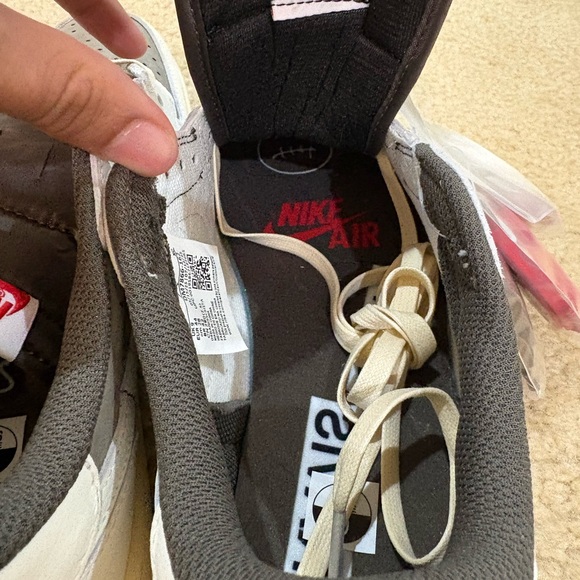 Jordan 1 travis Scott low Sneakers in White Gray and Black with Red Insole Logo